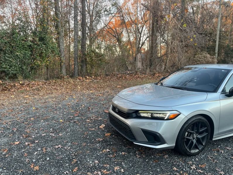 
								2022 Honda Civic Sport full									